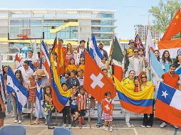 Las banderas de diversos países ondearon durante el International Family Day. CORTESÍA