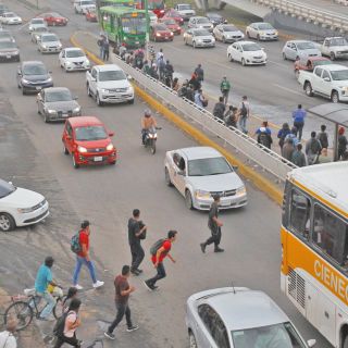 Debaten gobernador y alcaldes proyectos en transporte, agua y basura para la ZMG