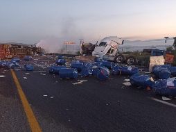 La Unidad Estatal de Protección Civil informó que se trató de un choque por alcance entre dos tractocamiones. ESPECIAL