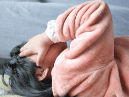 Una persona con personalidad compulsiva generalmente experimenta una tensión interna constante, impulsándola a seguir ciertos rituales, rutinas o comportamientos de manera repetitiva, incluso si estos no tienen una lógica aparente. CANVA