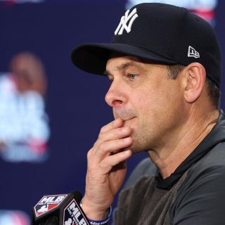 Yankees toman decisión respecto al futuro de Aaron Boone