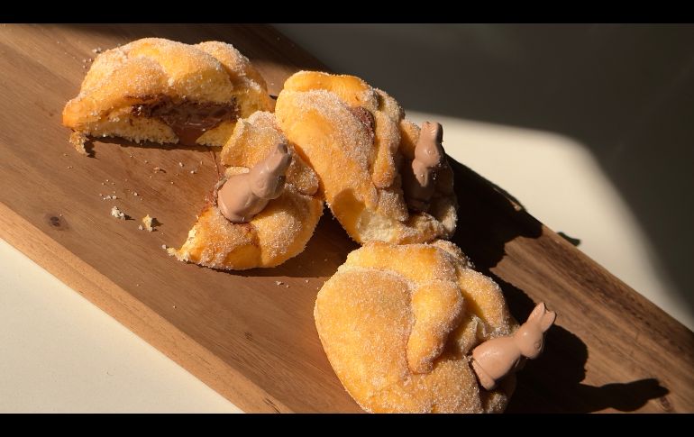 Xoaquina: Pan de muerto relleno con relleno de chocolate Conejos Turin.