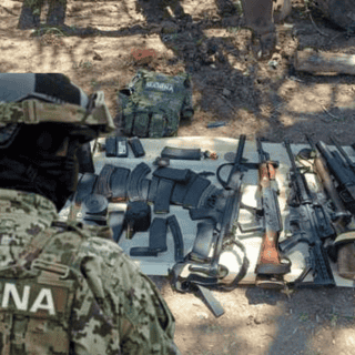 La Marina confisca armamento y vehículos de "Los Chapitos" en Sinaloa