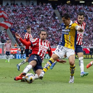Chivas cae ante San Luis de último minuto