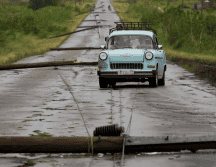 En Santiago, las personas experimentaron réplicas y describieron el movimiento como fuerte y extenso. AP / R. Espinosa