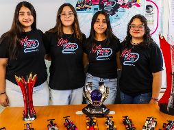 Las alumnas Zayra Núñez, Joceline Tapia, Abigail Román y Andrea Sánchez, quienes son dirigidas y entrenadas por el profesor Marco Antonio Chavira Calderón. EL INFORMADOR/A. Navarro.