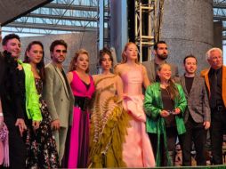 Durante la alfombra, conducida por Tania Rincón y Diego Alfaro, Danna y Ceci confesaron su emoción de ser parte de este fenómeno que las llevó hace 11 años a hacer la versión teatral de 