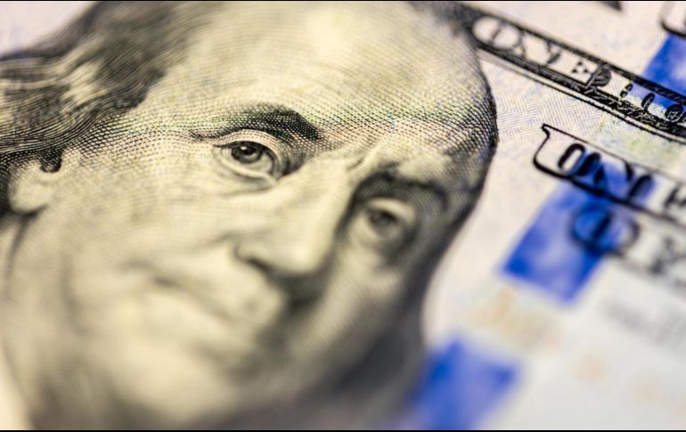 El peso mexicano cotiza en los mercados internacionales alrededor de los 20.15 pesos por dólar. ESPECIAL/ Imagen de pvproductions en Freepik