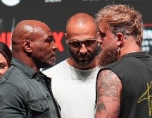 Mike Tyson y Jake Paul se encaran durante la última conferencia de prensa previa a su pelea. ARCHIVO / AP Foto