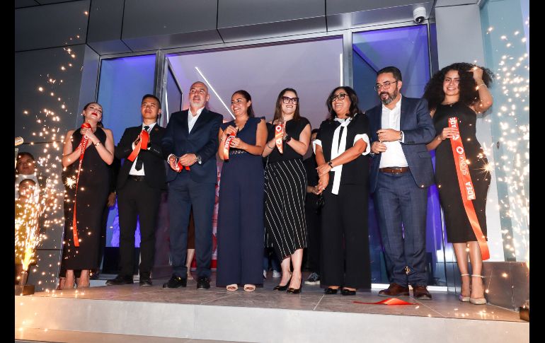 La marca de origen chino Yadea, líder mundial en investigación, desarrollo y producción de vehículos eléctricos completos de dos ruedas y sus componentes, inauguró el día de hoy su primera agencia en Guadalajara de la mano de la firma jalisciense Suomi. EL INFORMADOR / H. Figueroa