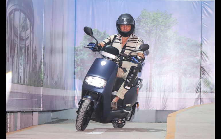 La marca de origen chino Yadea, líder mundial en investigación, desarrollo y producción de vehículos eléctricos completos de dos ruedas y sus componentes, inauguró el día de hoy su primera agencia en Guadalajara de la mano de la firma jalisciense Suomi. EL INFORMADOR / H. Figueroa