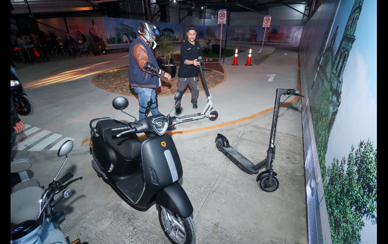 La marca de origen chino Yadea, líder mundial en investigación, desarrollo y producción de vehículos eléctricos completos de dos ruedas y sus componentes, inauguró el día de hoy su primera agencia en Guadalajara de la mano de la firma jalisciense Suomi. EL INFORMADOR / H. Figueroa