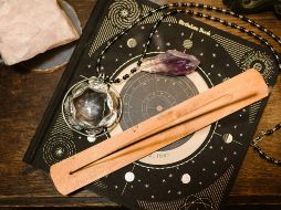 Este viernes 15 de noviembre llega con una energía cargada de reflexión y ambición. La Luna en Capricornio nos llama a poner en orden nuestras prioridades y tomar decisiones que nos acerquen a nuestras metas a largo plazo. CANVA