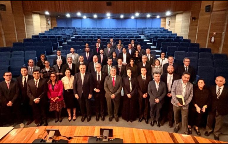 Los 30 representantes de la Asociación Mexicana de Secretarios de Desarrollo Económico (AMSDE) acordaron con Marcelo Ebrard 