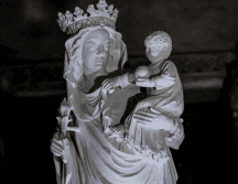 La talla de la Virgen fue bendecida por el arzobispo de París. EFE / ARCHIVO