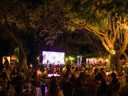 VINART Ajijic es un festival que celebra la pasión, el sabor y la tradición vinícola que crece día a día en México y ahora florece en la Ribera del Lago de Chapala, donde ya hay algunas bodegas dedicadas a la elaboración de vino. FACEBOOK / VinArt Ajijic