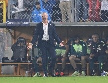 Durante prácticamente todo el partido, la tribuna que se encontraba justo detrás de la banca mexicana, se metió con el timonel azteca, lo insultó, le arrojó objetos y de paso el propio “Vasco” les llegó a responder con insultos y señas, por lo que los ánimos siempre estuvieron calientes. IMAGO7