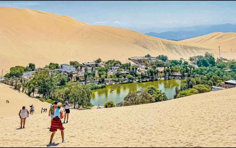 Oasis de Huacachina, un espectacular rincón natural que invita a la aventura en pleno desierto. ESPECIAL