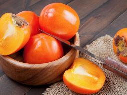 Con bajo contenido calórico y alta cantidad de fibra, esta fruta ayuda a aumentar la sensación de saciedad, controlando el apetito y reduciendo la ingesta calórica total. ESPECIAL / CANVA