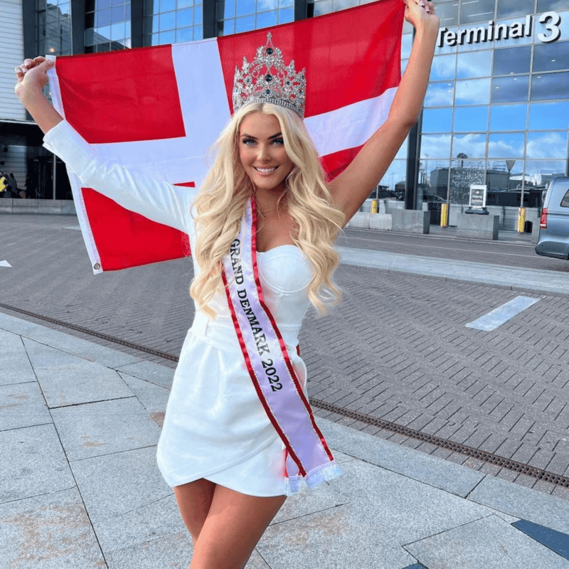  Instagram/@victoriaakjaer