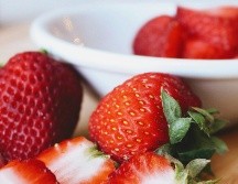 Las fresas son una buena opción para personas con una dieta reducida en calorías. PEXELS