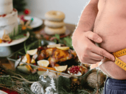 Las festividades de fin de año suelen incluir alimentos no tan saludables. PEXELS / CANVA
