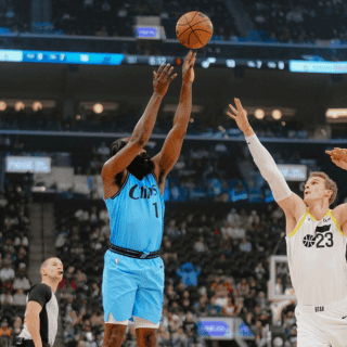 James Harden consigue el segundo lugar histórico en triples en la NBA