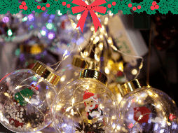 Desde las clásicas luces blancas cálidas que evocan la nostalgia de las Navidades pasadas, hasta diseños modernos con luces LED multicolores. EL INFORMADOR / ARCHIVO