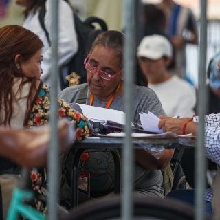 Adultos con estos apellidos pueden registrarse HOY a la Pensión Bienestar
