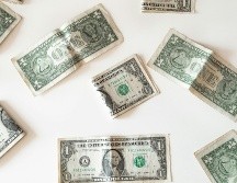 En la última semana, el dólar ha experimentado una caída del 2.37%. Unplash