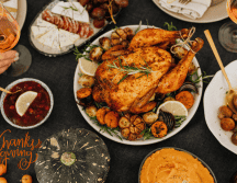 La cena familiar es la forma más común de festejar este día en Estados Unidos. Canva