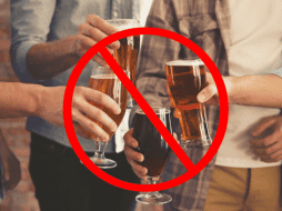 La OMS también ha salido a señalar que el consumo excesivo de la cerveza puede ocasionar la aparición de enfermedades cardiacas y trastornos de la salud mental. ESPECIAL/ CANVA