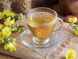 Los tés como el de gordolobo sirven para calmar molestias, pero de ninguna manera sustituyen a un tratamiento médico. ESPECIAL / CANVA