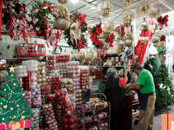 Adquiere tus artículos navideños en distintos puntos de Guadalajara. EL INFORMADOR / ARCHIVO