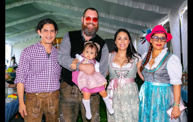 Horacio García, Christoph Hirsch, Alessia García, Guille Castillo y Paulina García. GENTE BIEN JALISCO/ J. Soltero