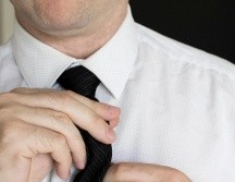 Las empresas pueden orientar a los empleados sobre las prendas más adecuadas para su entorno de trabajo. ESPECIAL/ Imagen de Shaun en Pixabay