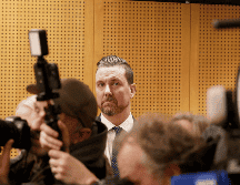 Oyvind Bratlien abogado de Marius Borg Hoiby comparece ante medios luego de que su cliente fuese acusado de violación. EFE / EPA / OLE BERG-RUSETN NORWAY OUT