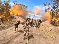 Soldados rusos con un cañón Giatsint-b de las Fuerzas Aerotransportadas atacan zonas controladas por Ucrania. EFE/Ministerio de Defensa de Rusia