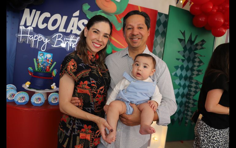 Thalía Álvarez, Héctor Briseño y Carlo Briseño Álvarez. GENTE BIEN JALISCO/ Claudio Jimeno