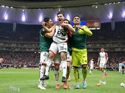 Los rojinegros del Atlas remontaron en el Clásico Tapatío por el Play-In y silenciaron a la afición rojiblanca. IMAGO7.