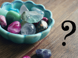 Las piedras natales no solo son hermosos accesorios, sino que también llevan consigo un simbolismo único que puede reflejar las fortalezas y aspiraciones de cada persona.  CANVA