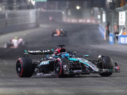 George Russell, piloto de Mercedes, fue el más veloz de la sesión, dejando claro que su equipo llega fuerte a la clasificación. EFE / S. Thew