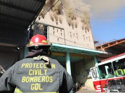 Todo el inmueble quedó consumido por las llamas. ESPECIAL/PC y Bomberos de Guadalajara