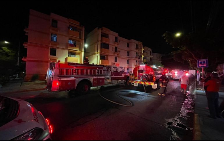 En un edificio de departamentos en la colonia Cuauhtémoc 60 personas fueron evacuadas. ESPECIAL / Protección Civil y Bomberos de Guadalajara