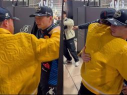 Saúl Álvarez tuvo una breve charla con el volante de la escudería austriaca y ahora cuatro veces monarca de la máxima categoría del automovilismo. ESPECIAL.