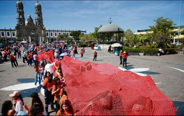 En Zapopan se llevó a cabo una protesta por el Día Internacional de la Eliminación de la Violencia contra la Mujer. EFE