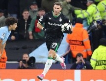 Santiago Giménez celebra su gol en Champions League ante el Manchester City. EFE/EPA/ADAM VAUGHAN