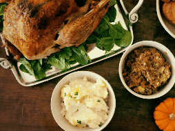 Hoy en día, Thanksgiving se celebra con una cena tradicional en la que el pavo es el platillo principal. Unsplash.