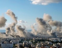Humo se eleva tras bombardeos de Israel contra  Dahiyeh, en Beirut, Líbano, el martes 26 de noviembre de 2024. AP /Bilal Hussein