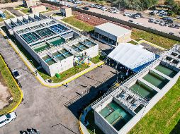 Con una inversión de 851 millones de pesos, la Planta Potabilizadora número 5 incluye acueductos, tanques y tuberías, que conectan al lago de Chapala con Tlajomulco y El Salto, asegurando agua para 26 colonias, principalmente Santa Fe. EL INFORMADOR/A. Navarro